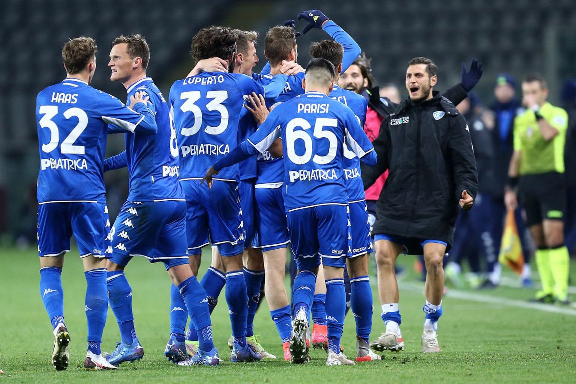 手的進攻利 手的進攻利